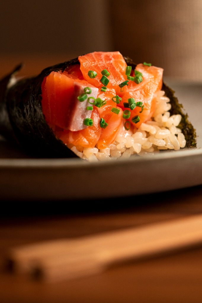 Salmon temaki hand roll